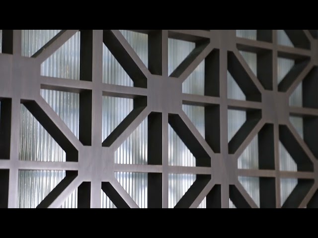 Vidéos d'entreprise Environ 1219X2438mm Metal Surface Stainless Steel Room Divider For Hotel Lobby Partition